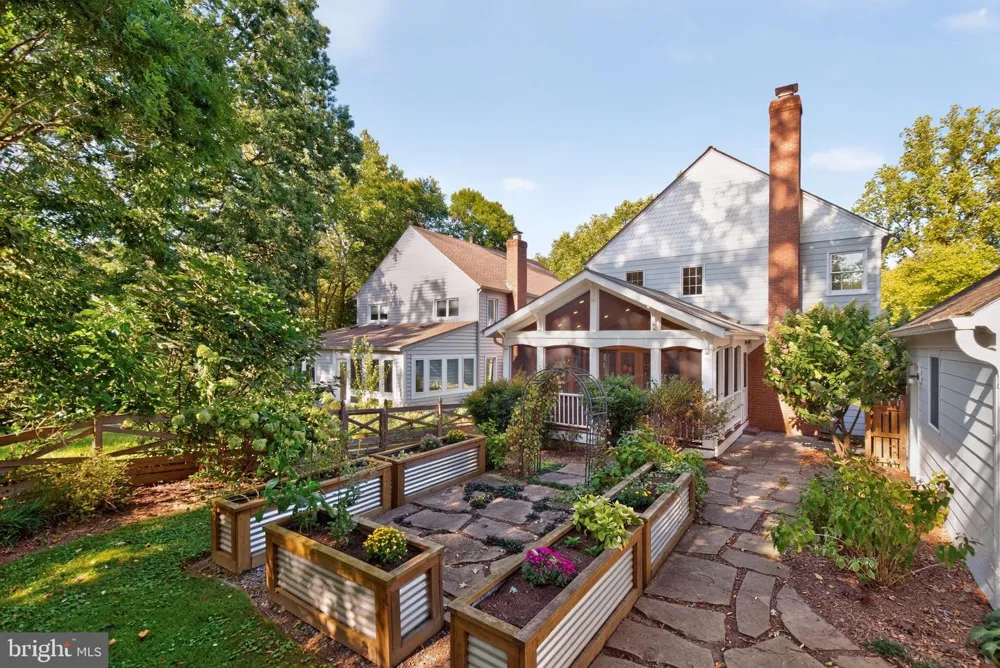 9818 ROSENSTEEL Silver Spring, MD 20910