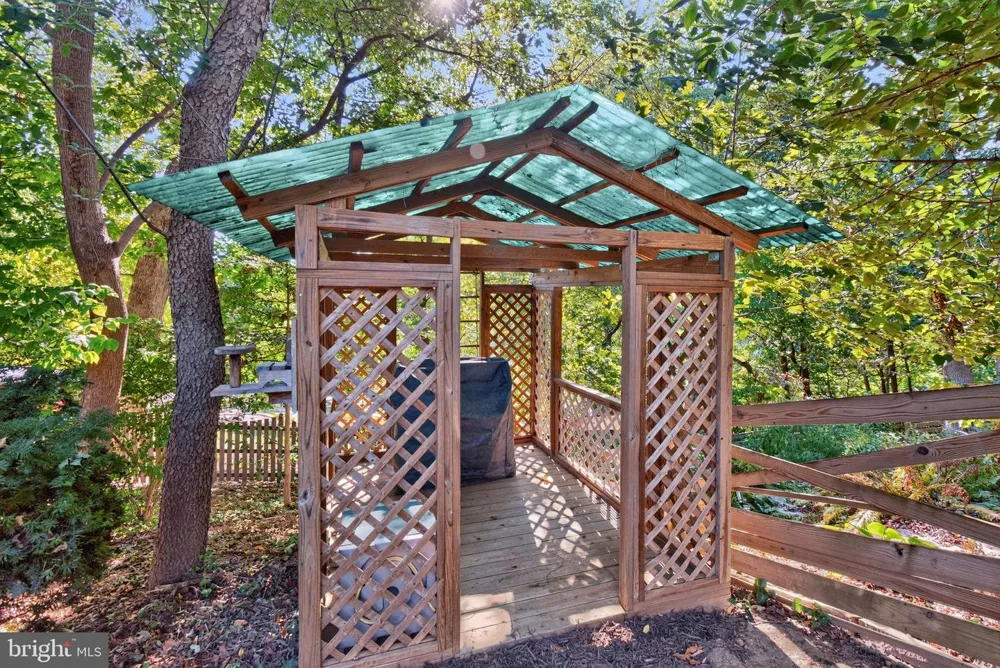 9818 ROSENSTEEL Silver Spring, MD 20910