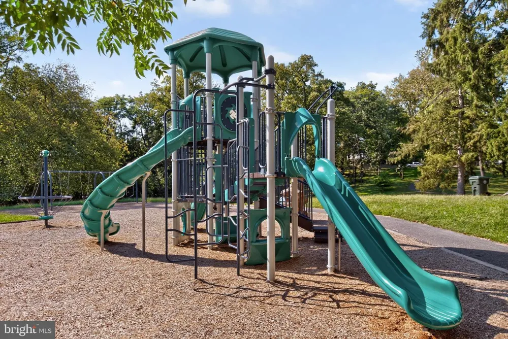 9818 ROSENSTEEL Silver Spring, MD 20910