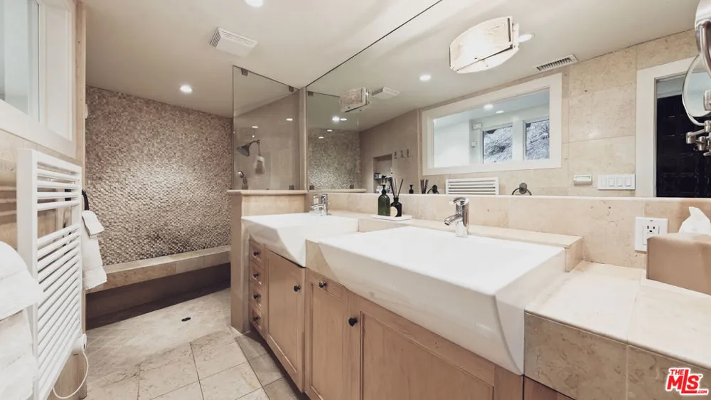 3440 Mandeville Canyon Road Los Angeles, CA 90049