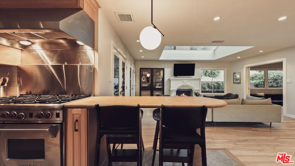 3440 Mandeville Canyon Road Los Angeles, CA 90049