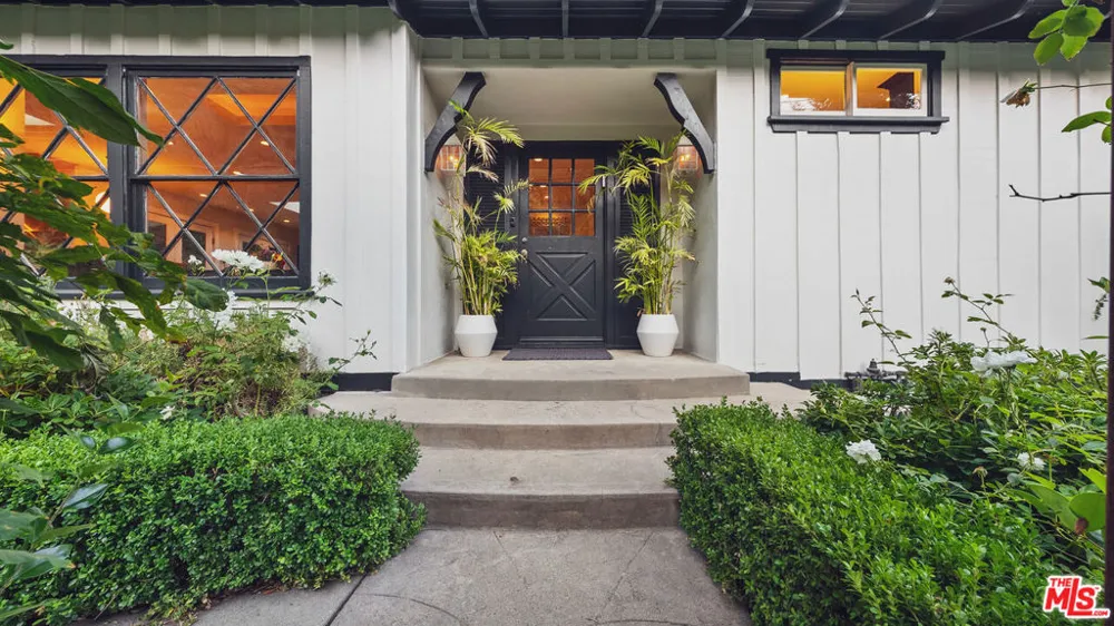 3440 Mandeville Canyon Road Los Angeles, CA 90049