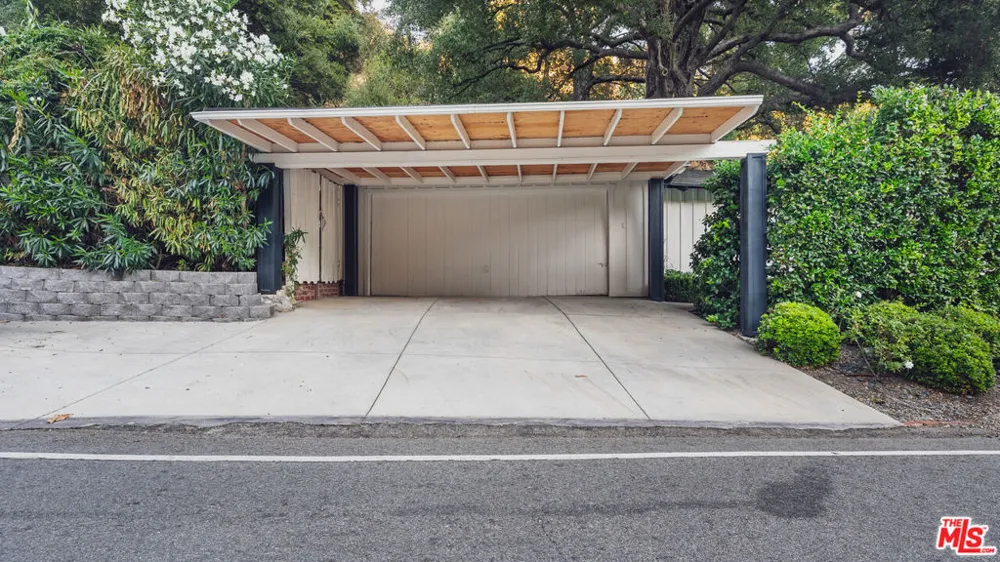 3440 Mandeville Canyon Road Los Angeles, CA 90049