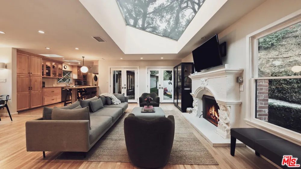 3440 Mandeville Canyon Road Los Angeles, CA 90049