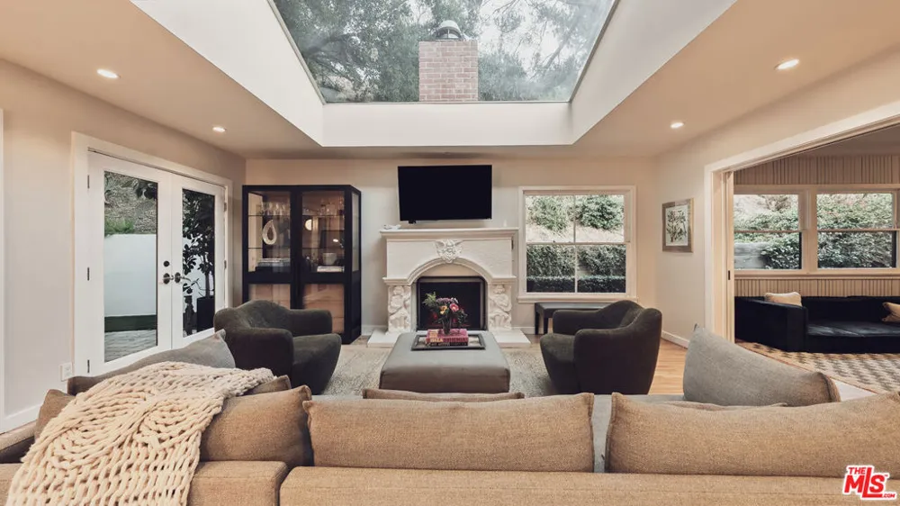 3440 Mandeville Canyon Road Los Angeles, CA 90049