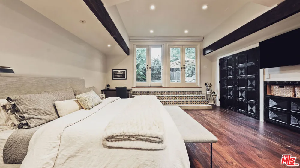 3440 Mandeville Canyon Road Los Angeles, CA 90049