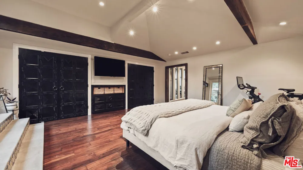 3440 Mandeville Canyon Road Los Angeles, CA 90049