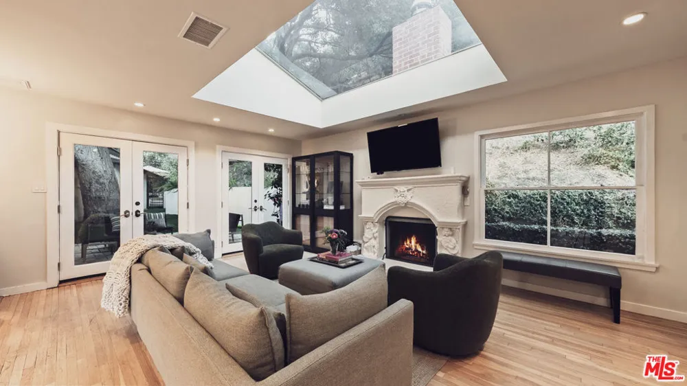 3440 Mandeville Canyon Road Los Angeles, CA 90049