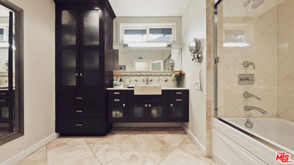 3440 Mandeville Canyon Road Los Angeles, CA 90049