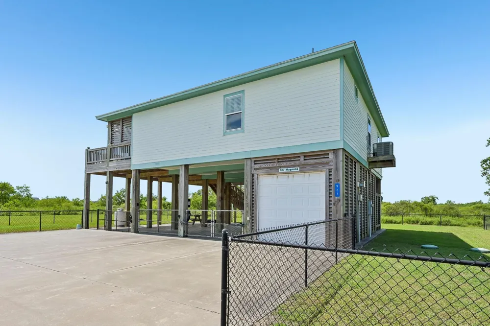 927 Magnolia Lane Port Bolivar, TX 77650