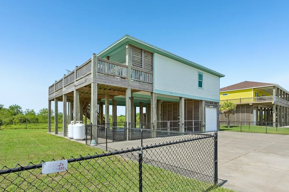 927 Magnolia Lane Port Bolivar, TX 77650