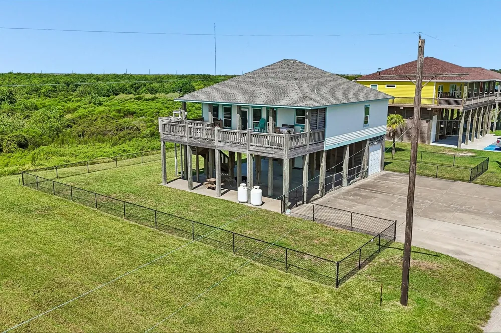 927 Magnolia Lane Port Bolivar, TX 77650