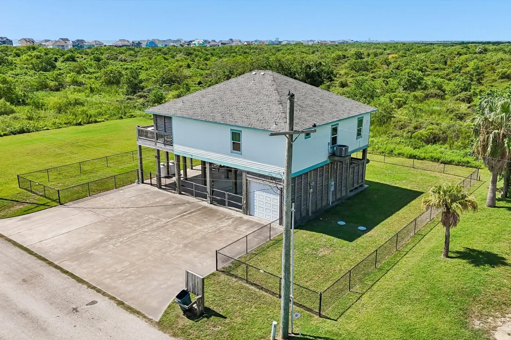 927 Magnolia Lane Port Bolivar, TX 77650