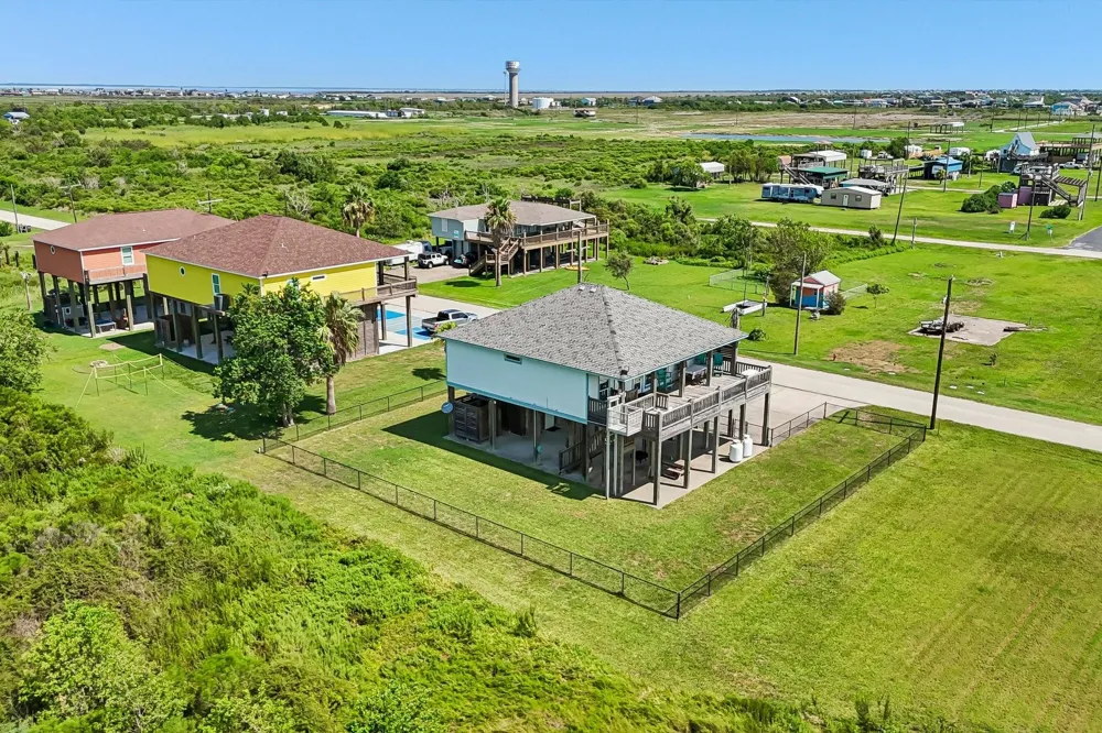 927 Magnolia Lane Port Bolivar, TX 77650