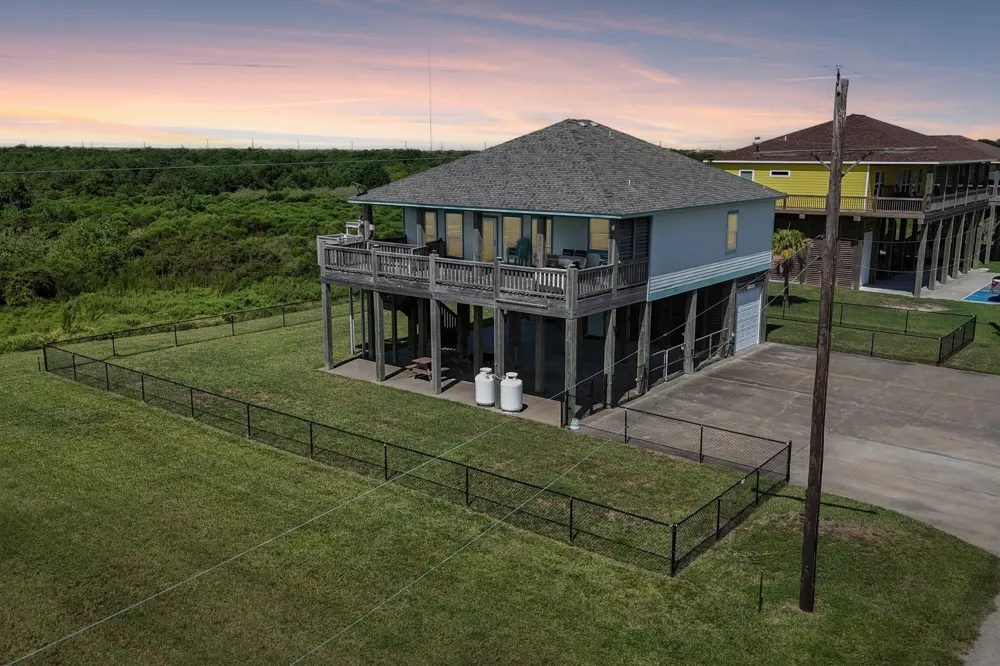 927 Magnolia Lane Port Bolivar, TX 77650