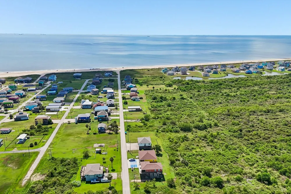 927 Magnolia Lane Port Bolivar, TX 77650