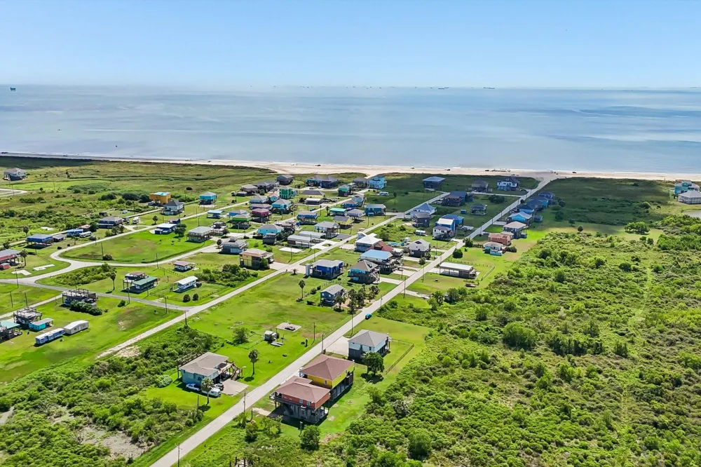 927 Magnolia Lane Port Bolivar, TX 77650