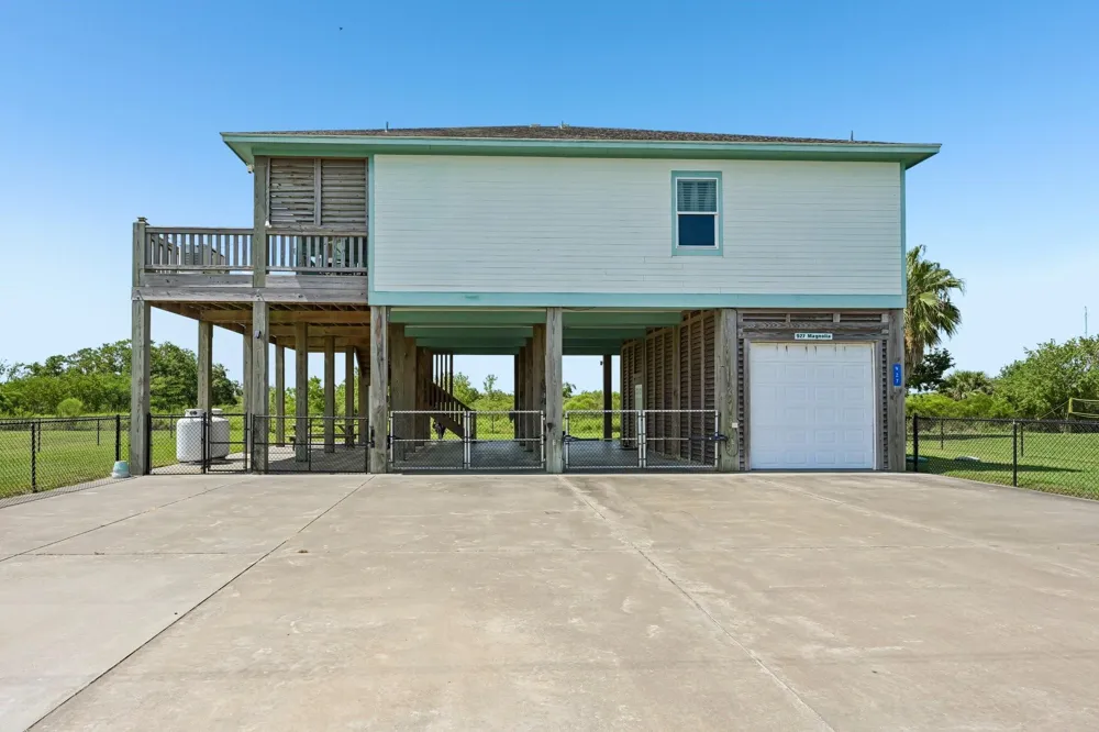 927 Magnolia Lane Port Bolivar, TX 77650