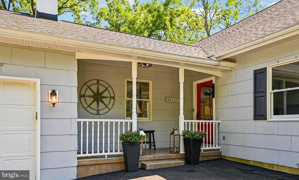 19 W SEVERN RIDGE ROAD Annapolis, MD 21409