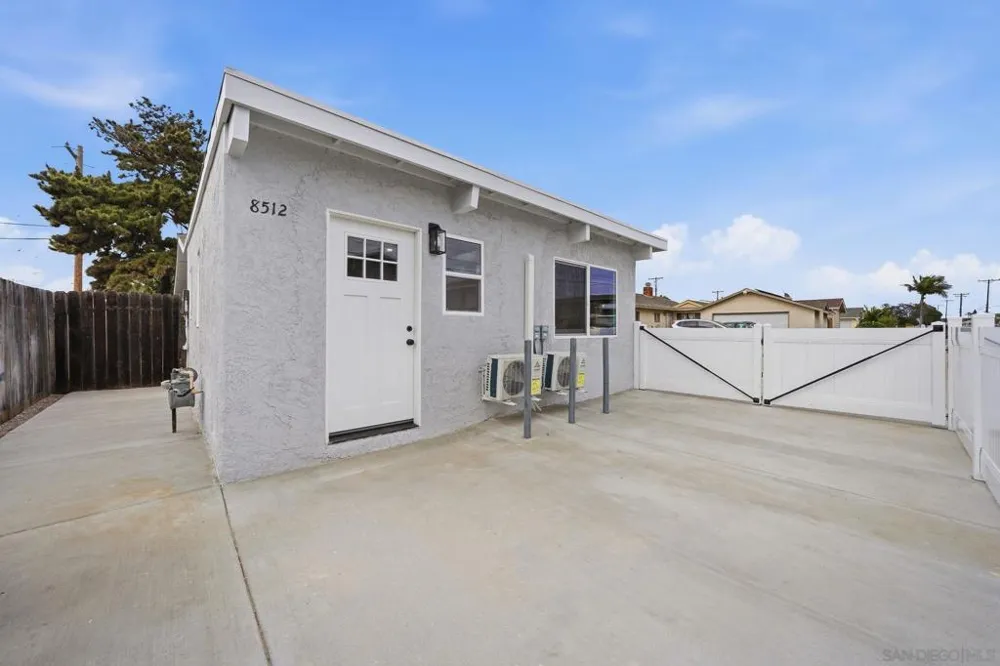 8514 Glenhaven San Diego, CA 92123