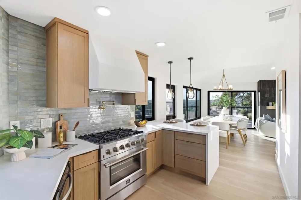 7619 Cortina Ct Carlsbad, CA 92009