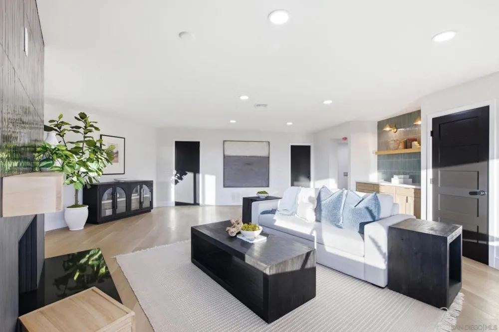 7619 Cortina Ct Carlsbad, CA 92009