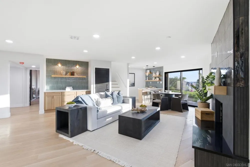 7619 Cortina Ct Carlsbad, CA 92009