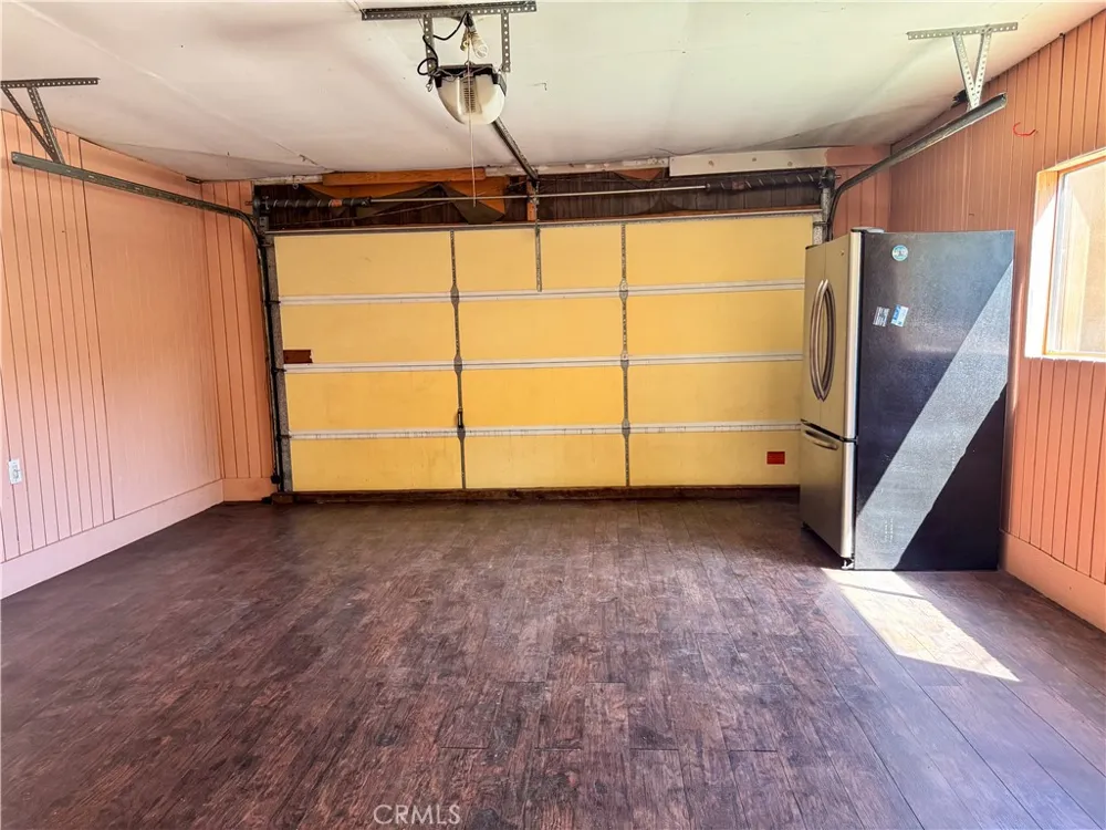 7443 Irvine Avenue North Hollywood, CA 91605