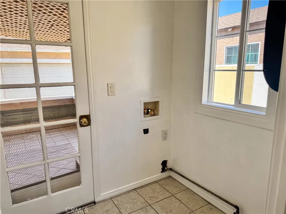 7443 Irvine Avenue North Hollywood, CA 91605