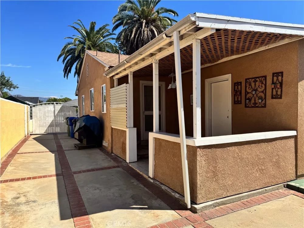 7443 Irvine Avenue North Hollywood, CA 91605