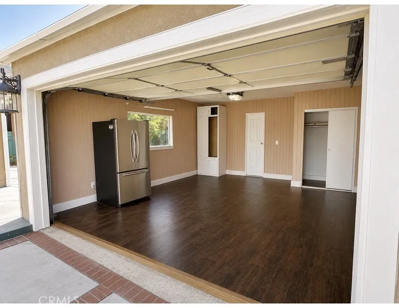 7443 Irvine Avenue North Hollywood, CA 91605