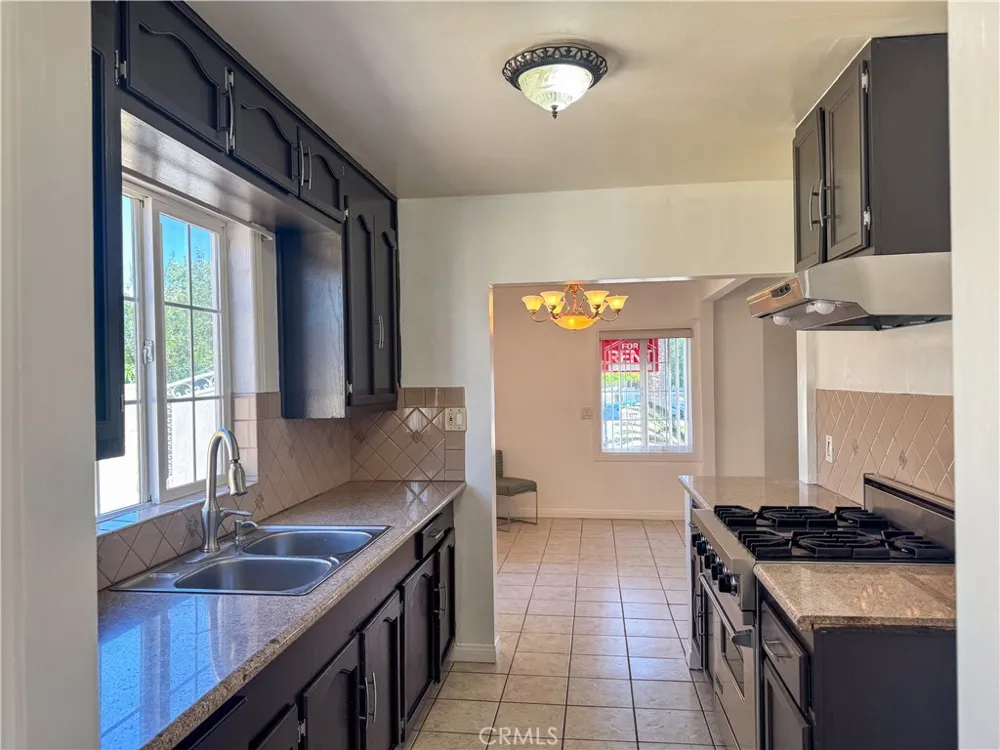 7443 Irvine Avenue North Hollywood, CA 91605