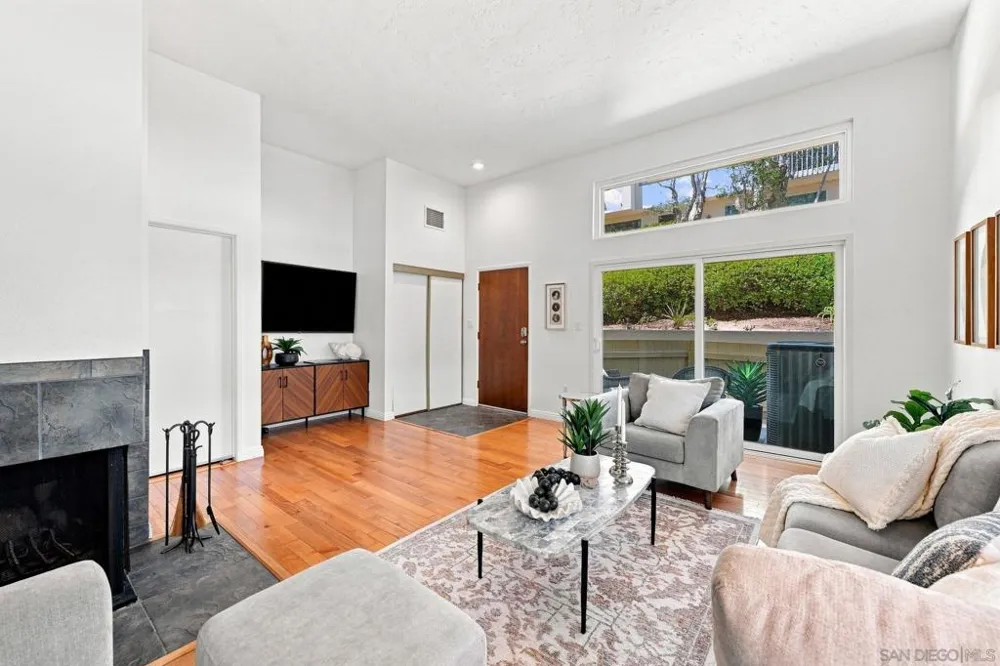 3982 La Jolla Village Dr La Jolla, CA 92037