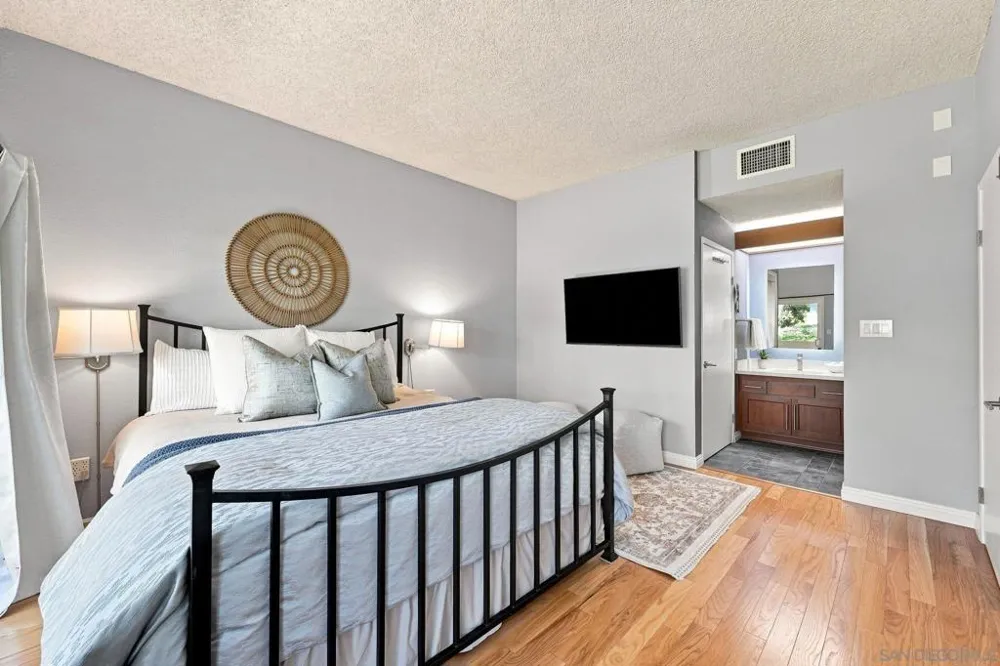 3982 La Jolla Village Dr La Jolla, CA 92037