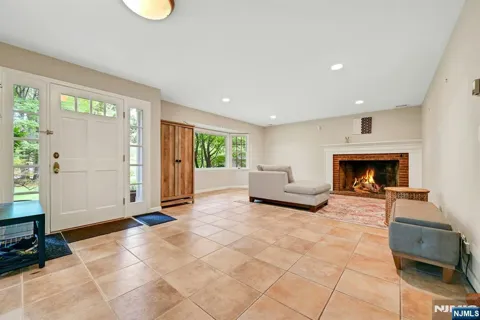 76 Briarwood Avenue