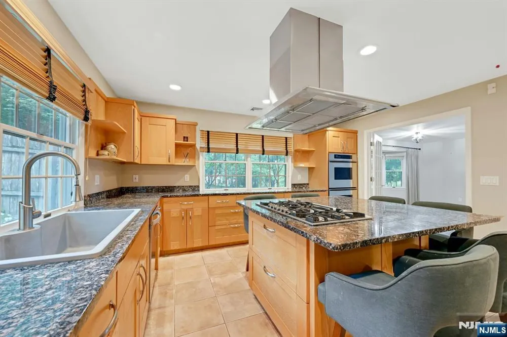 76 Briarwood Avenue Norwood, NJ 07648