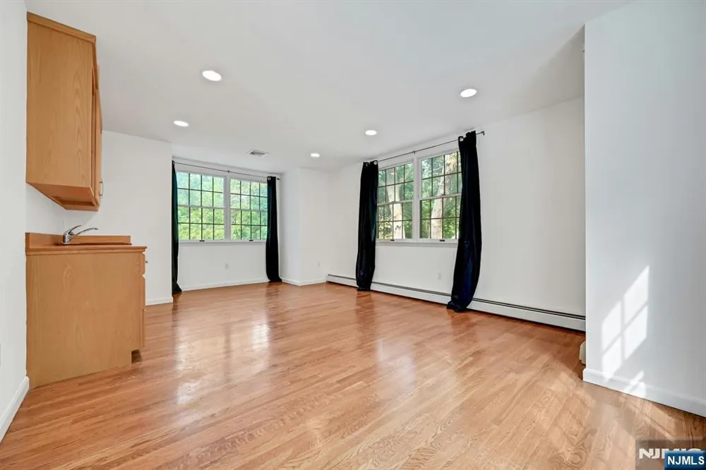 76 Briarwood Avenue Norwood, NJ 07648
