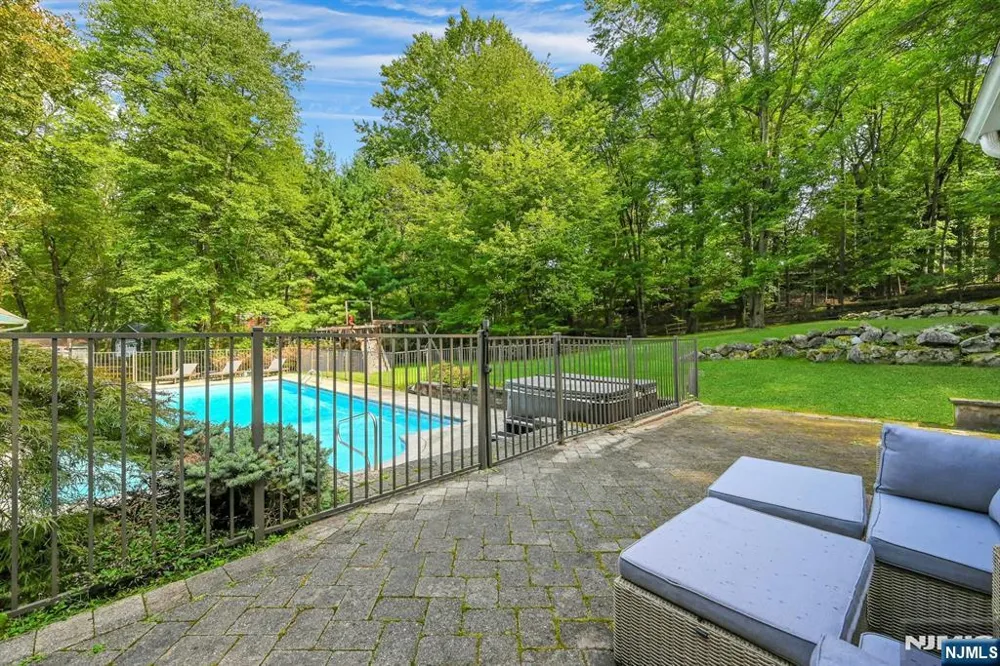 76 Briarwood Avenue Norwood, NJ 07648