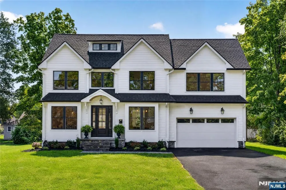 21 Pomona Avenue Pequannock Township, NJ 07444