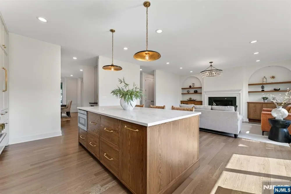 21 Pomona Avenue Pequannock Township, NJ 07444