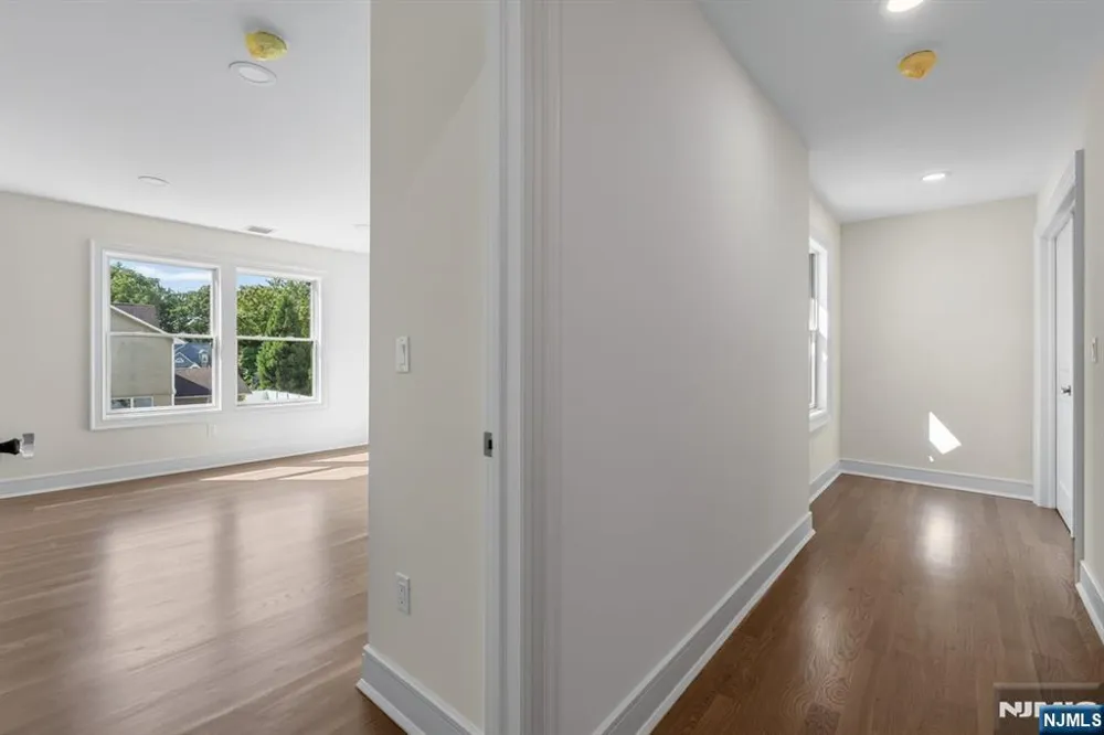 21 Pomona Avenue Pequannock Township, NJ 07444