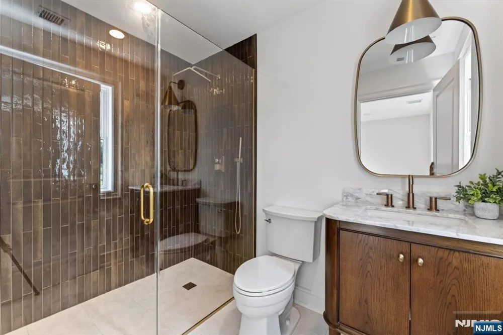 21 Pomona Avenue Pequannock Township, NJ 07444