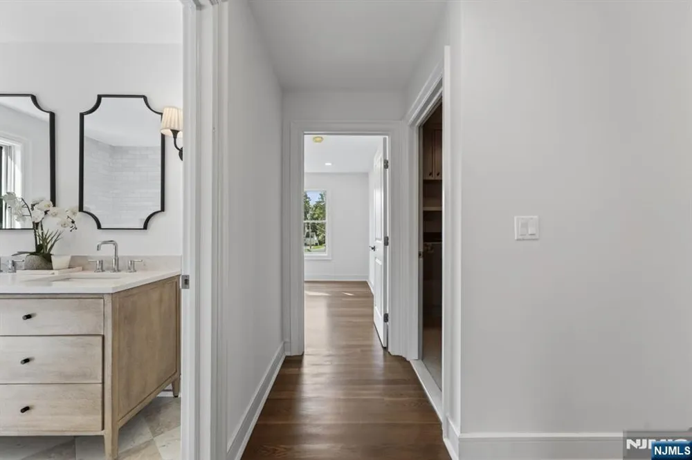 21 Pomona Avenue Pequannock Township, NJ 07444