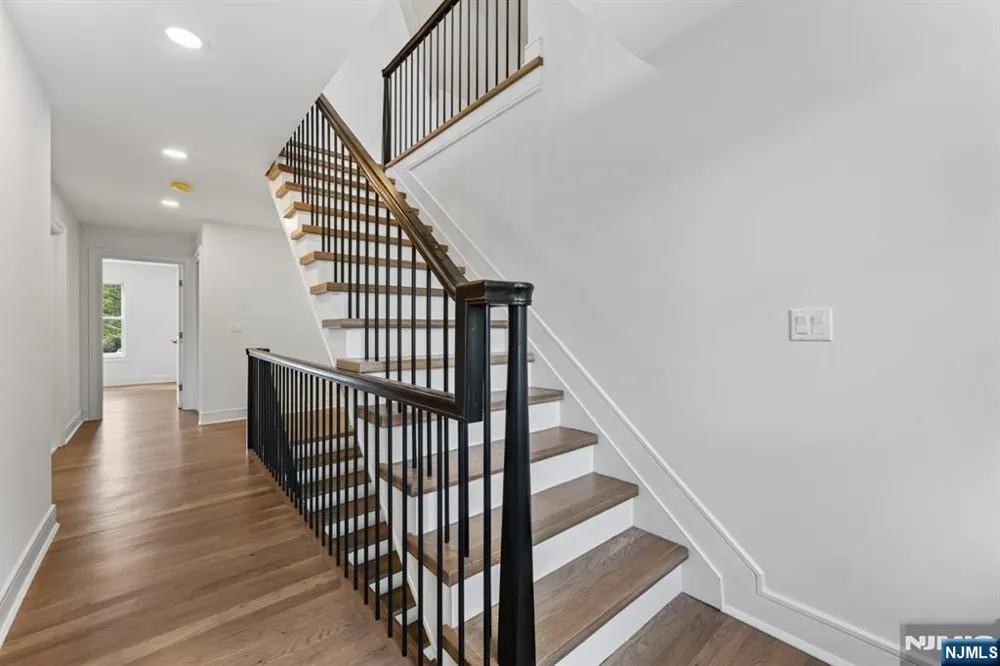 21 Pomona Avenue Pequannock Township, NJ 07444