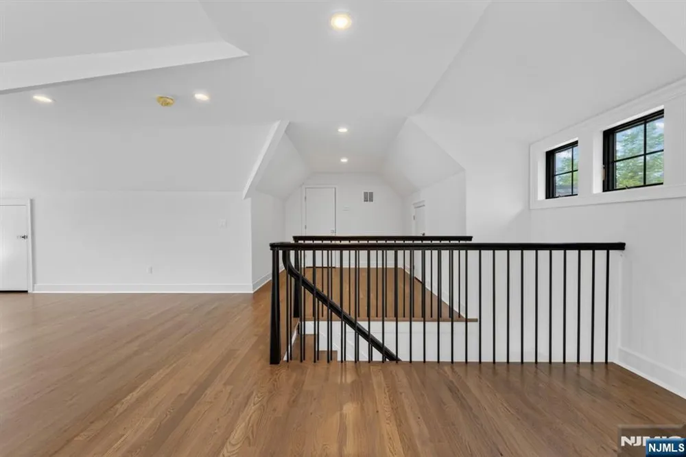 21 Pomona Avenue Pequannock Township, NJ 07444