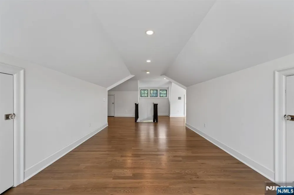 21 Pomona Avenue Pequannock Township, NJ 07444