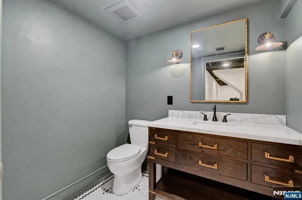 21 Pomona Avenue Pequannock Township, NJ 07444