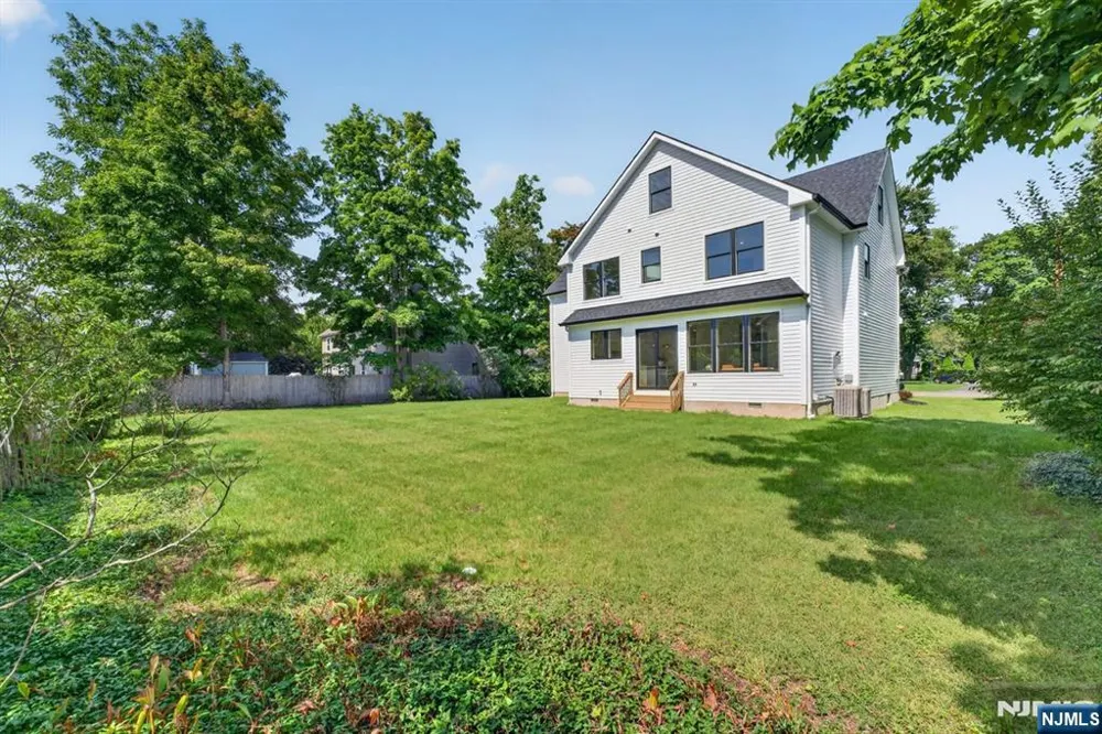 21 Pomona Avenue Pequannock Township, NJ 07444
