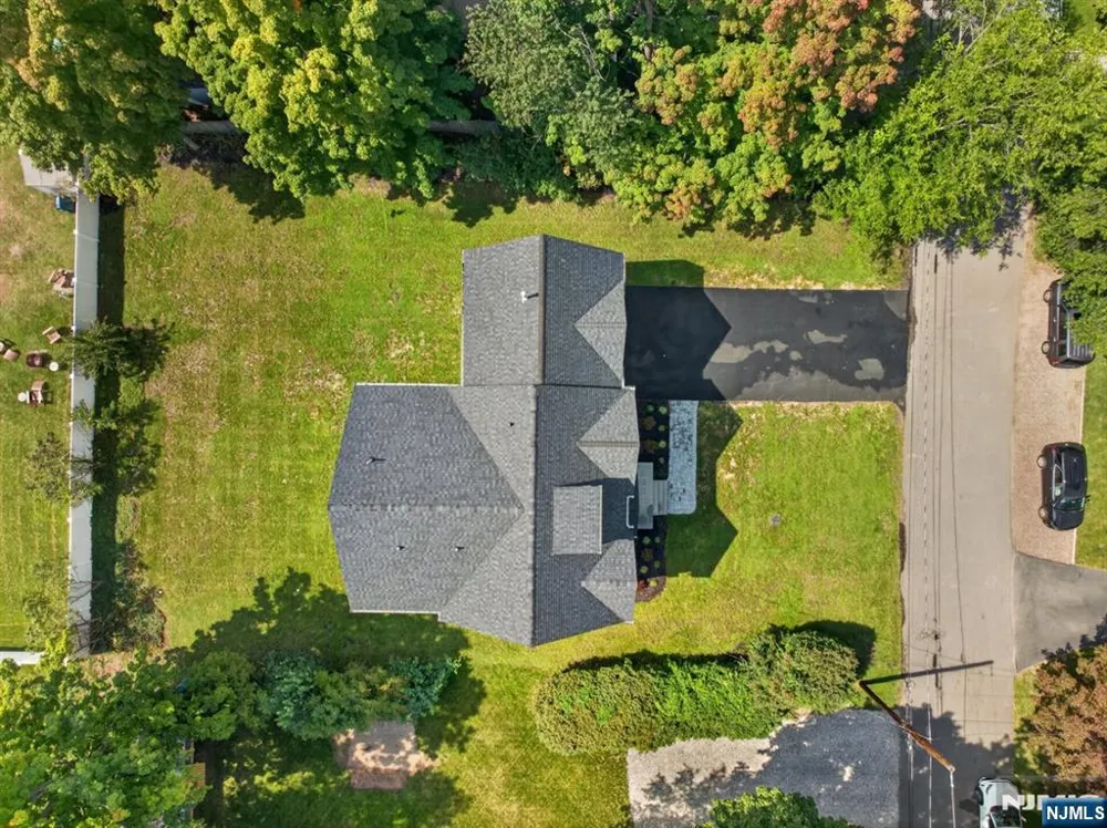 21 Pomona Avenue Pequannock Township, NJ 07444