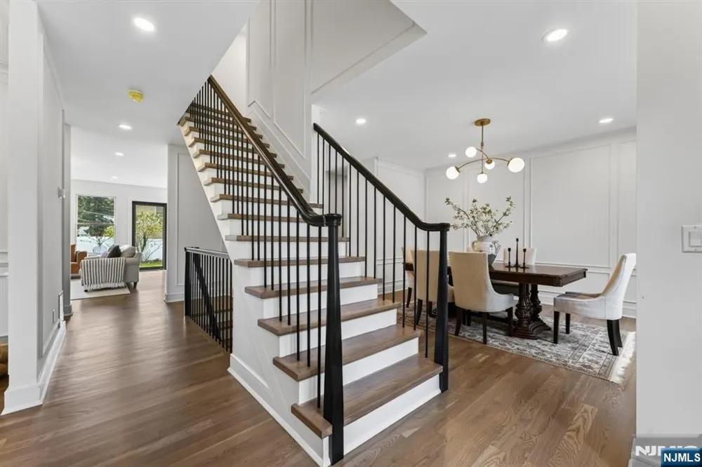 21 Pomona Avenue Pequannock Township, NJ 07444
